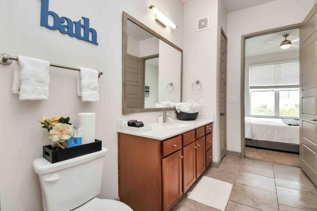 Htown Downtown Oasis Apartment Houston Exterior photo